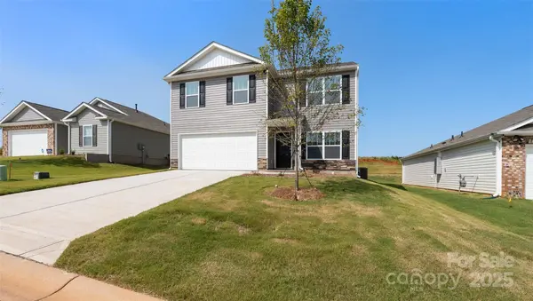 135 Callie River CT, Clyde, NC 28721