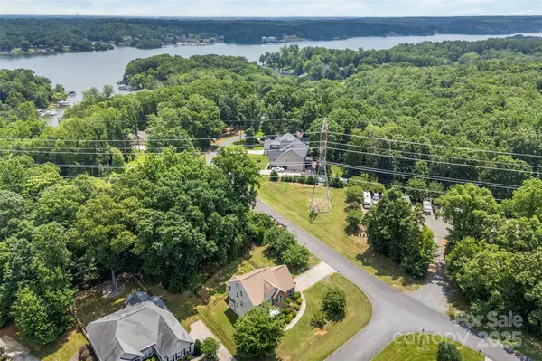329 Squirrel LN, Clover, SC 29710