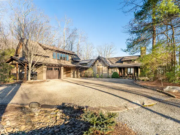 355 Doghobble RD, Lake Toxaway, NC 28747