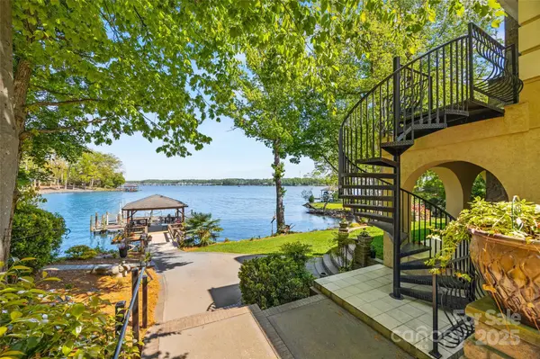 16 Sunrise Point CT, Lake Wylie, SC 29710