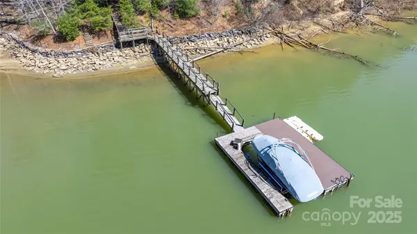2199 Yellow Fork TRL E, Nebo, NC 28761