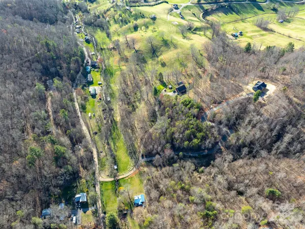 37 Wild Rock CT, Clyde, NC 28721