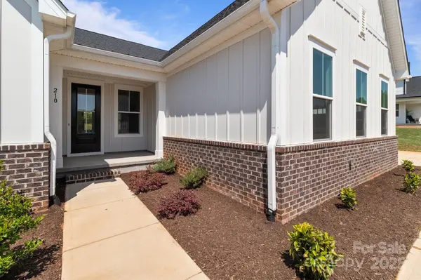 210 Goldenrod CIR, Salisbury, NC 28147