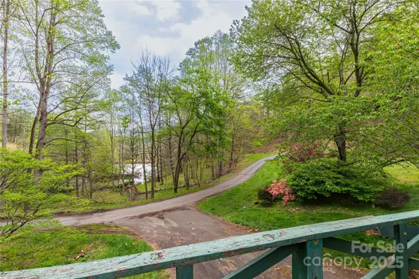 380 Echo Hill DR, Green Mountain, NC 28740