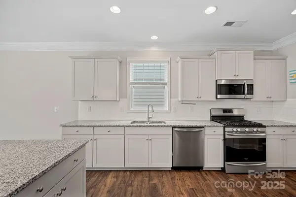 2032 Burton Point CT, Waxhaw, NC 28173