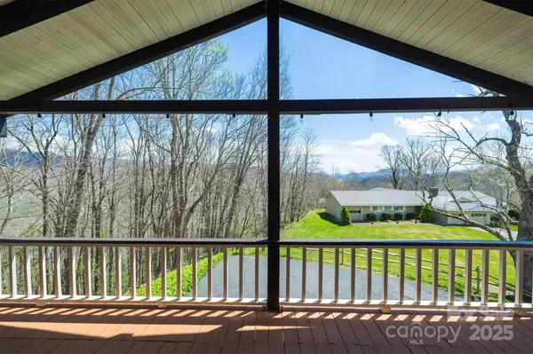 405 Strawberry LN, Newland, NC 28657