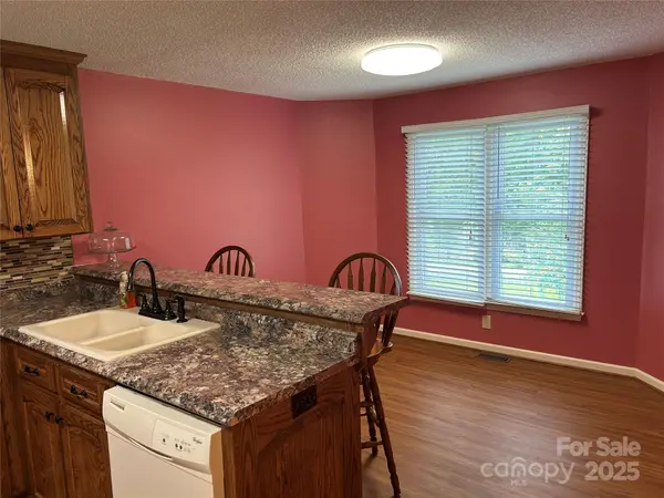 229 Garden Lakes DR, Blacksburg, SC 29702