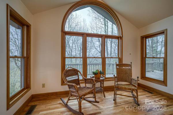 1521 Old Jonas Ridge RD, Newland, NC 28657