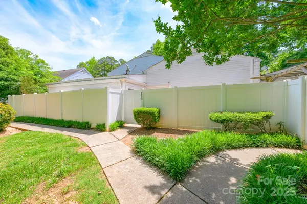 7129 Stonington LN, Charlotte, NC 28227