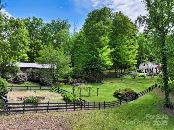45 Gracious LN, Waynesville, NC 28785