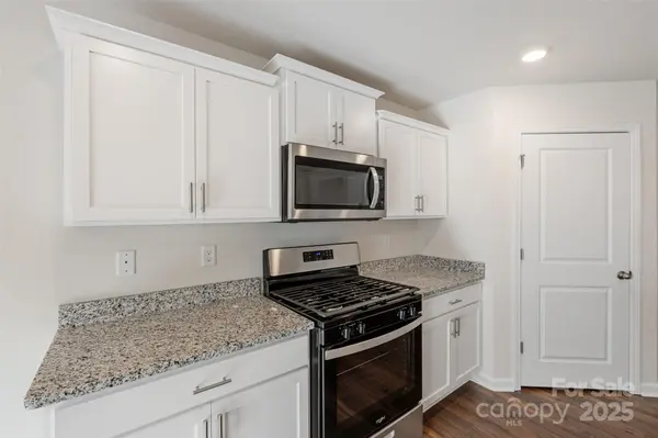 123 Creekwalk LN, Waynesville, NC 28785