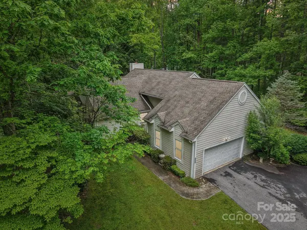 107 Camellia WAY, Hendersonville, NC 28739