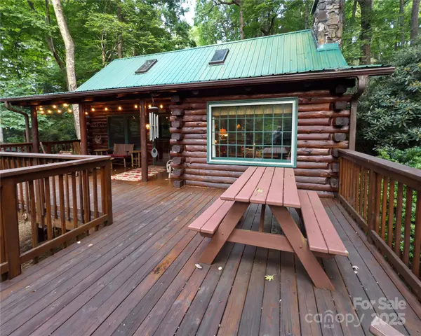 615 Sweetwater RDG, Burnsville, NC 28714
