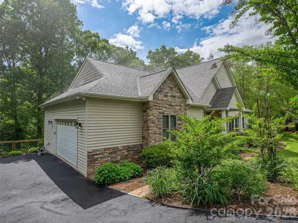 138 Bridlewood TRL, Mills River, NC 28759