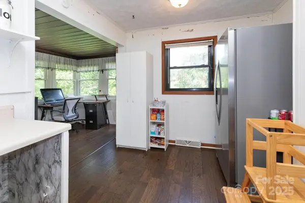 15 Gaddy RD, Weaverville, NC 28787