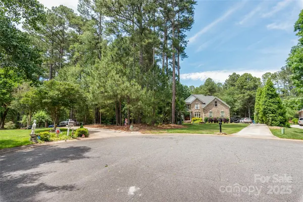 9207 Belle Pines CT, Sherrills Ford, NC 28673