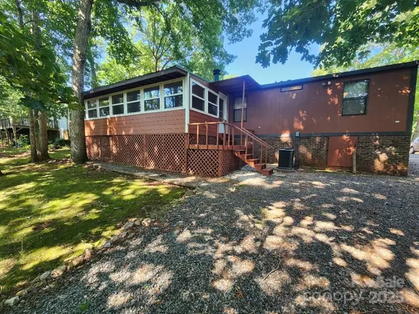 2461 Ridgecrest DR, Stanley, NC 28164