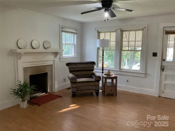 2138 SW Haven CIR, Lenoir, NC 28645