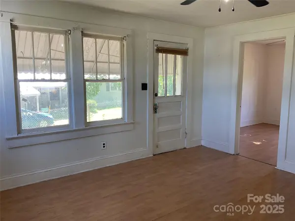 2138 SW Haven CIR, Lenoir, NC 28645