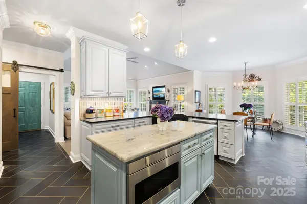 266 Riverwood RD, Mooresville, NC 28117