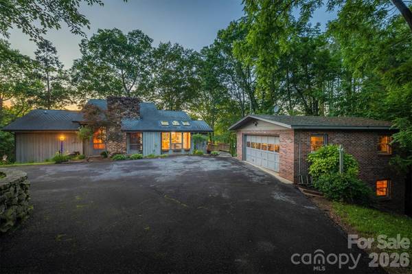 4749 16th Street DR NE, Hickory, NC 28601