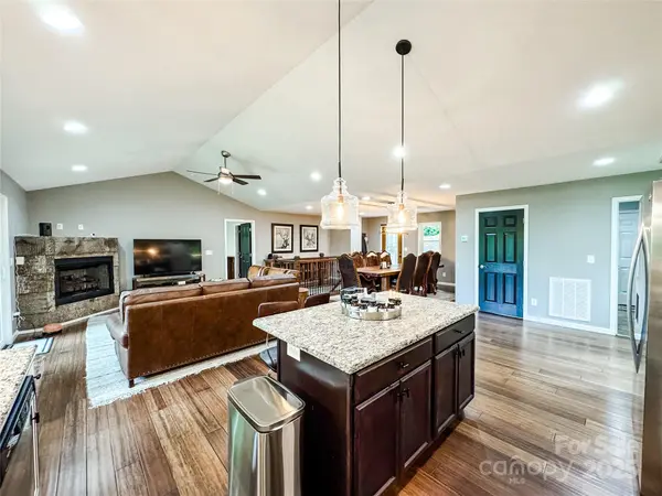 171 View Ridge Pkwy, Leicester, NC 28748