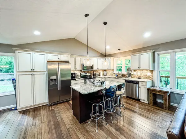 171 View Ridge Pkwy, Leicester, NC 28748