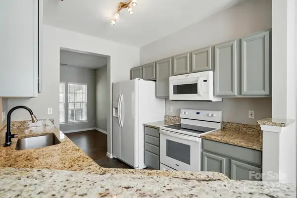 10867 Garden Oaks LN, Charlotte, NC 28273