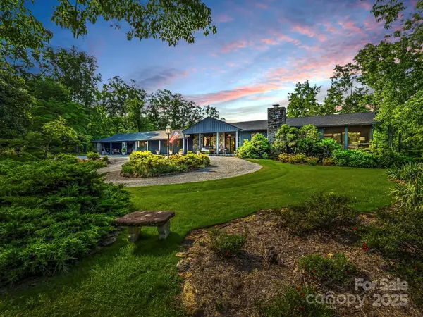 11 Hearthstone LN, Landrum, SC 29356