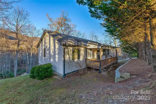 90 Indian Mound TRL, Fairview, NC 28730