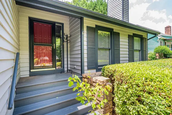 3221 5th Street CT NW, Hickory, NC 28601