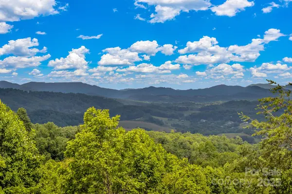 127 View Ridge Pkwy, Leicester, NC 28748