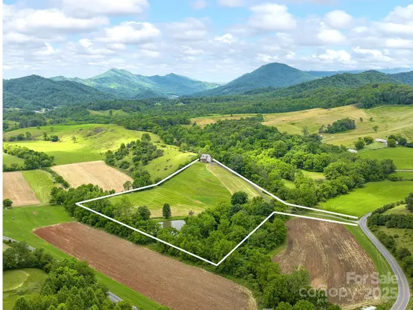 132 Rabbit Ham RD, Leicester, NC 28748
