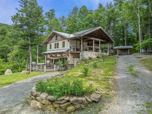 3151 Lumptown RD, Marshall, NC 28753
