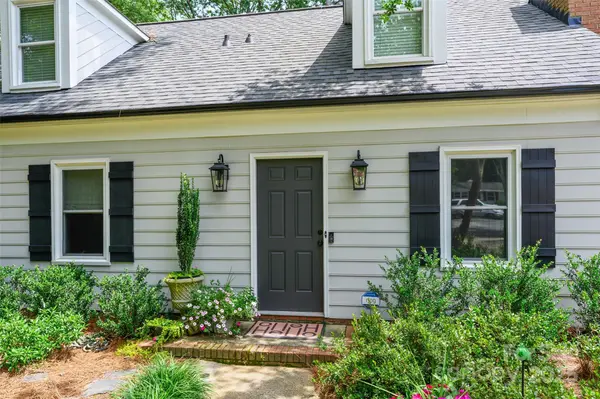 1040 Goshen PL, Charlotte, NC 28211