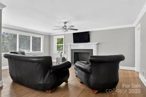 3127 N Center ST, Hickory, NC 28601
