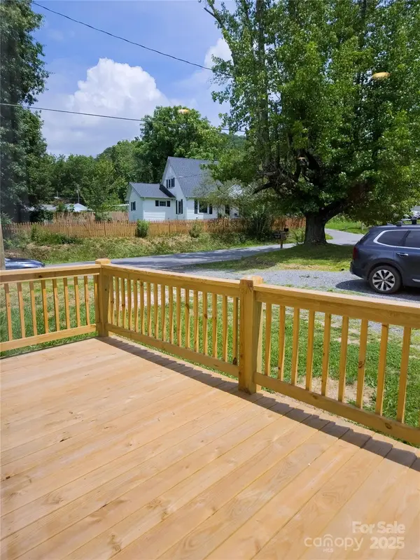126 Fountain WAY, Swannanoa, NC 28778