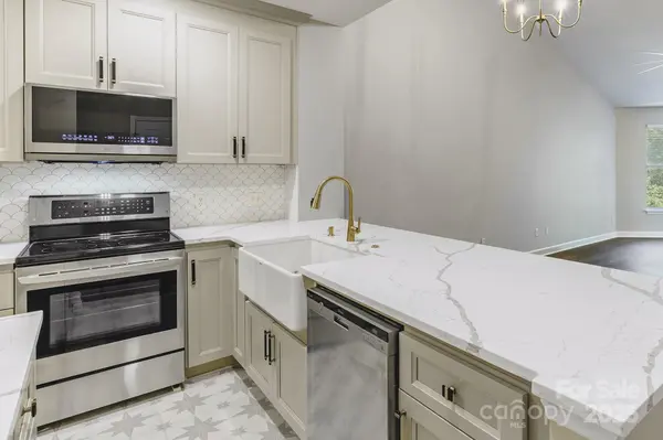 795 Peninsula DR, Davidson, NC 28036