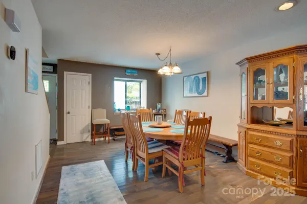 1034 N Center ST, Hickory, NC 28601