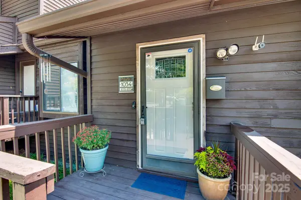 1034 N Center ST, Hickory, NC 28601
