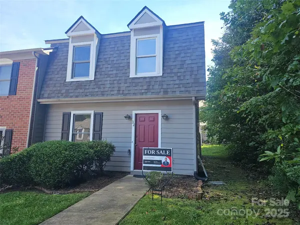 32 Sleepy Hollow LN, Swannanoa, NC 28778