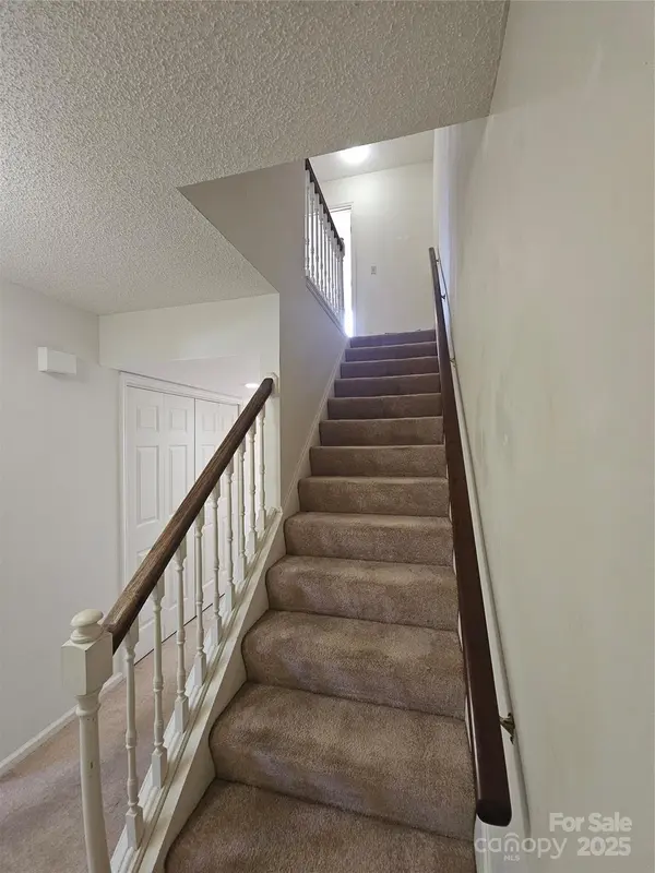 32 Sleepy Hollow LN, Swannanoa, NC 28778