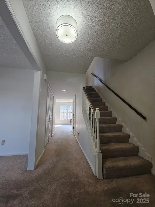 32 Sleepy Hollow LN, Swannanoa, NC 28778