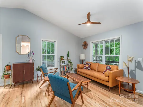 15 Maplewood DR, Swannanoa, NC 28778
