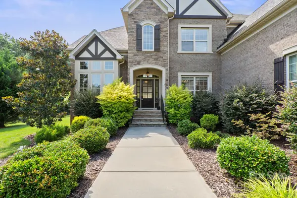805 Hidden Pond LN, Waxhaw, NC 28173