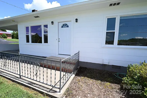 1667 Baton School RD #1, Granite Falls, NC 28630