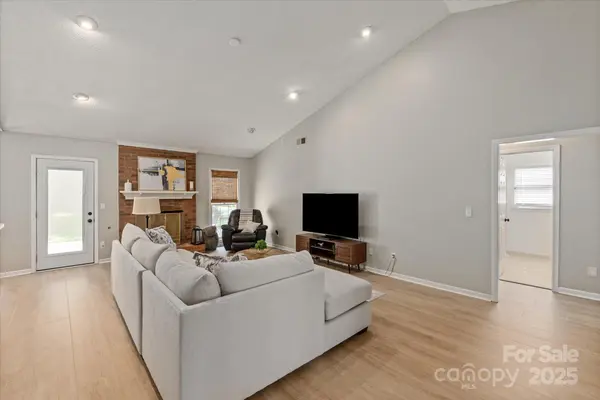 13617 Merton Woods LN, Charlotte, NC 28273