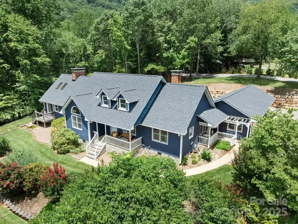3 Neighborly DR, Candler, NC 28715