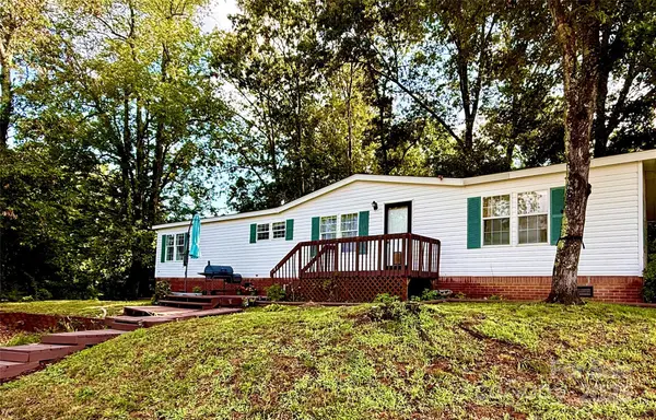 51 Farmstead RD,  Leicester,  NC 28748