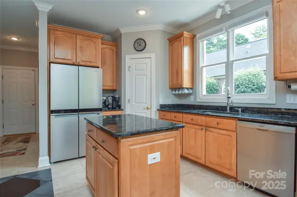 9221 Belle Pines CT, Sherrills Ford, NC 28673